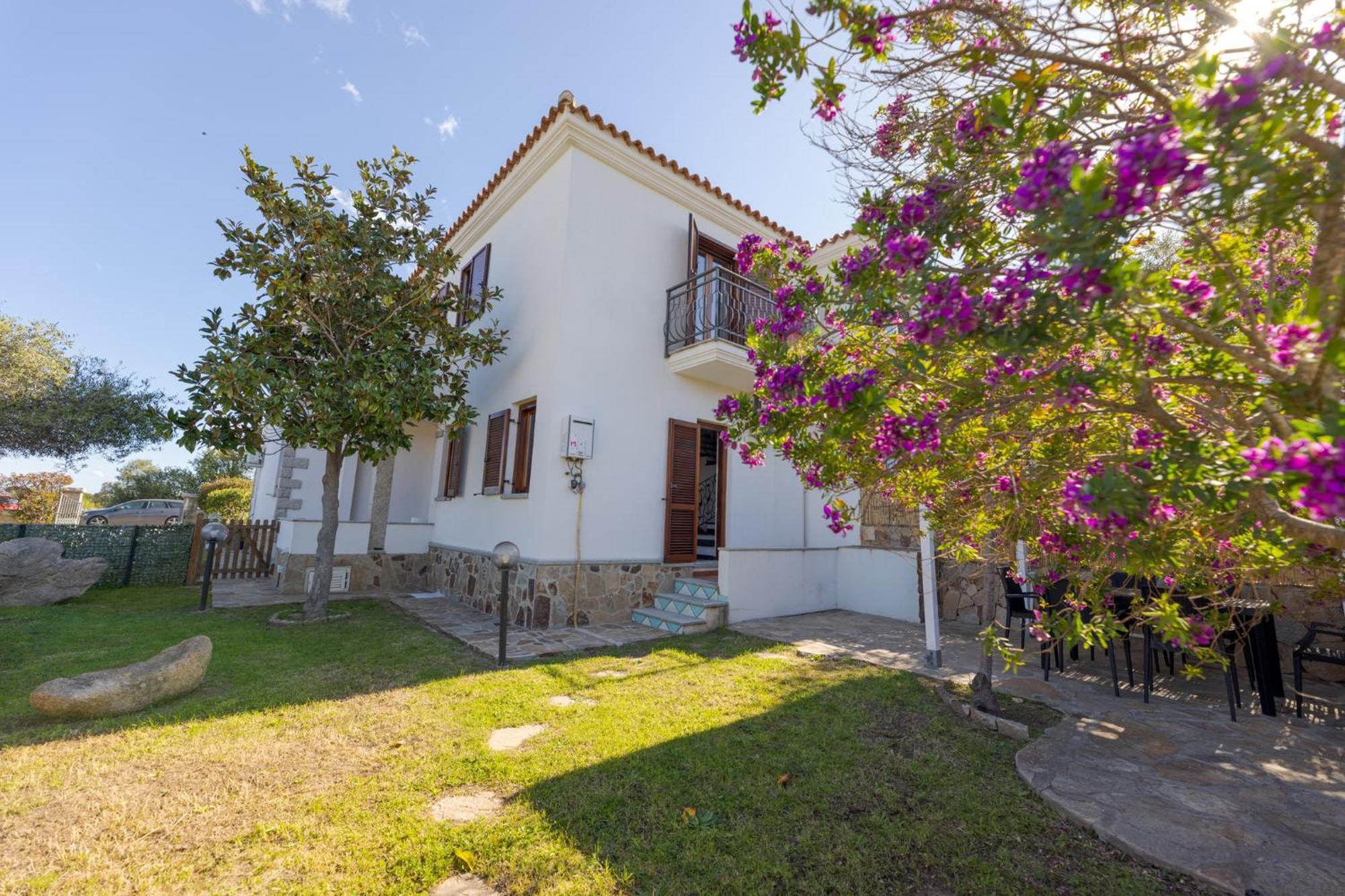 Appartamenti Le Magnolie Budoni Exterior photo