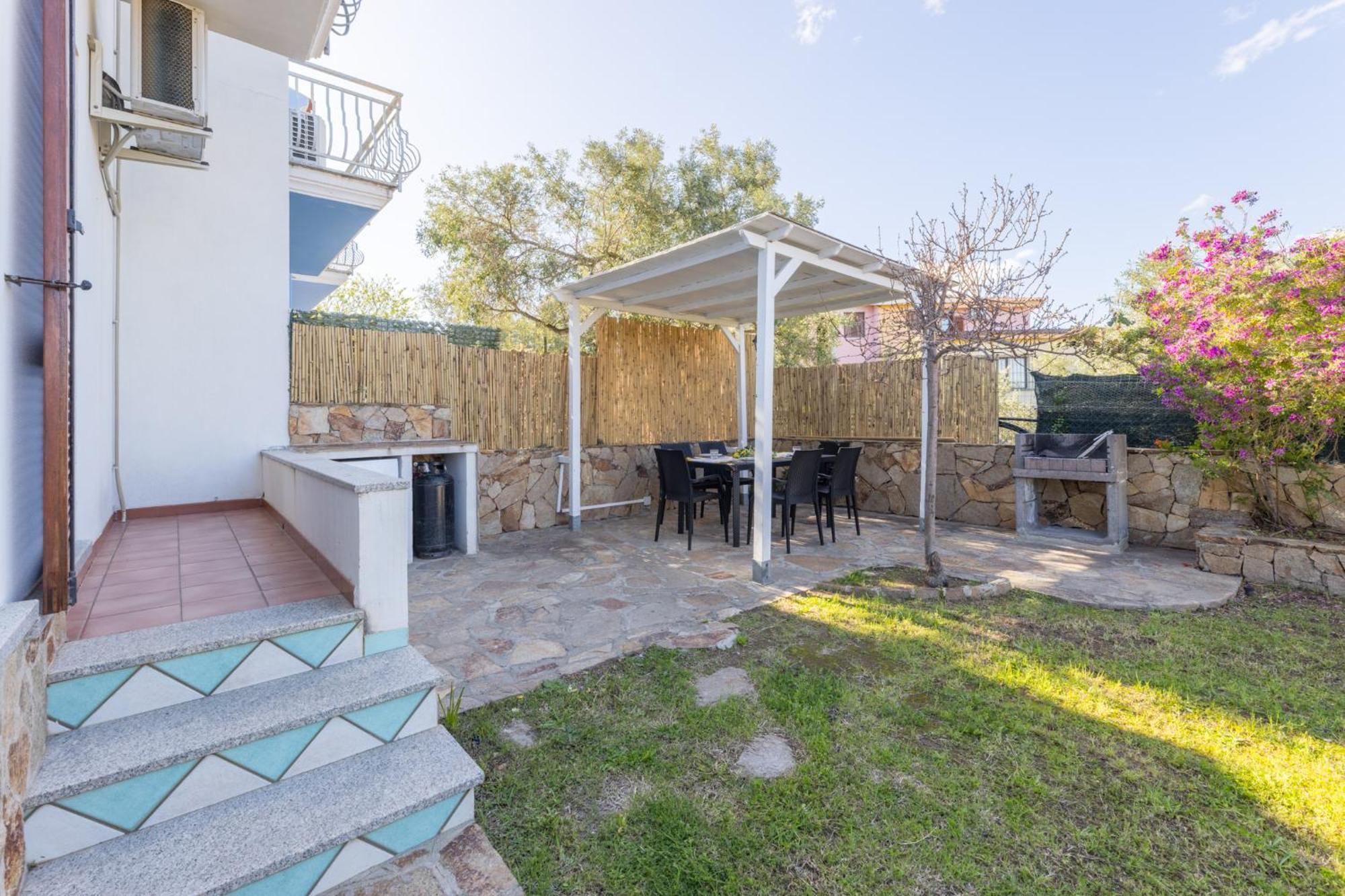 Appartamenti Le Magnolie Budoni Exterior photo